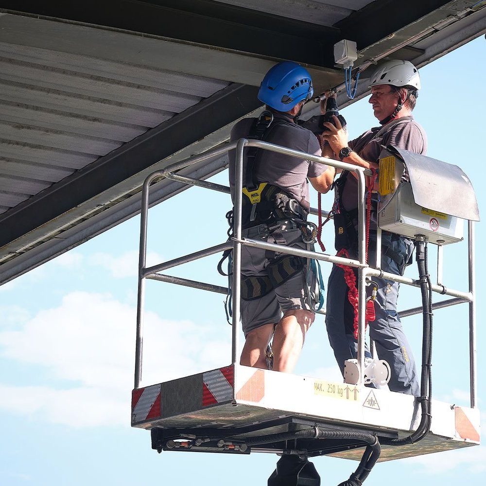 red-kamera-installation-1liga-2.jpg__1500x1000.0_q85_HIGH_RESOLUTION_crop-smart_subsampling-2_upscale